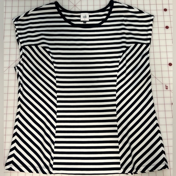 CAbi Tops - Cabi size L striped knit top / tee. Navy and white.